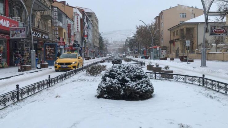 BAYBURT’TAN BEYAZ KARELER…