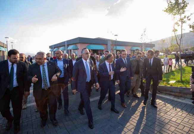 Bakan Işıkhan, deprem bölgesi Nurdağı’nda incelemelerde bulundu Bakan Işıkhan, deprem bölgesi Nurdağı’nda incelemelerde bulundu
