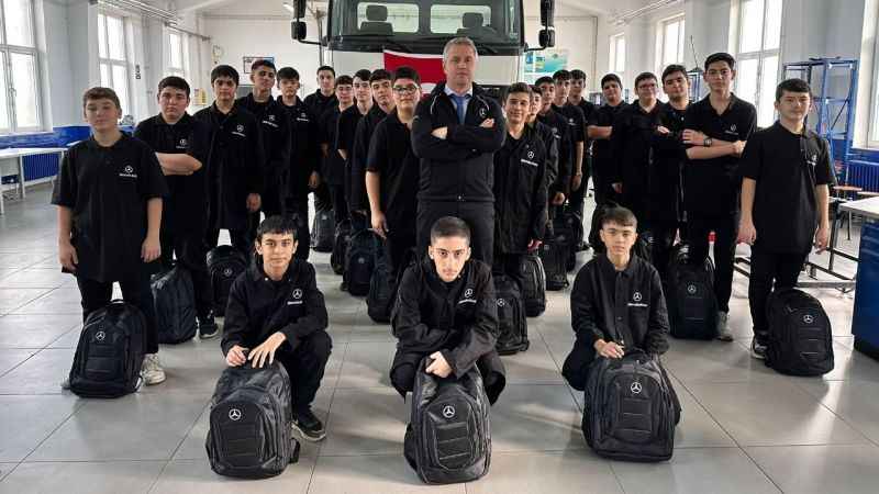 Mercedes-Benz Türk EML’miz ‘Geleceğin Yıldızı” Öğrencilerini İstanbul’da ağırladı
