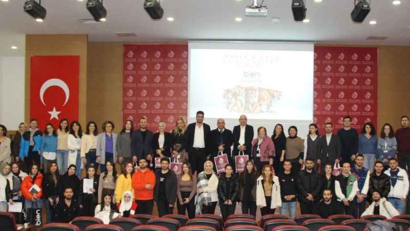 Bien, Academia programında üniversite öğrencileriyle buluştu