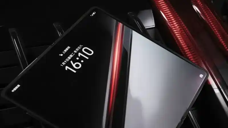Porsche Design Honor Magic V2 RSR katlanabilir telefon dünyasında sınırları zorluyor Porsche Design Honor Magic V2 RSR katlanabilir telefon dünyasında sınırları zorluyor
