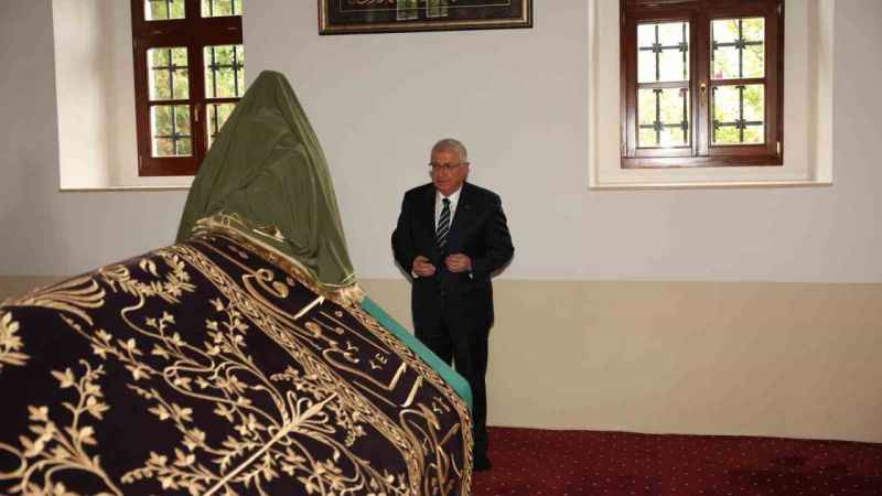Milli Savunma Bakanı Güler, Sultan 1. Murad Hüdavendigar’ın türbesini ziyaret etti