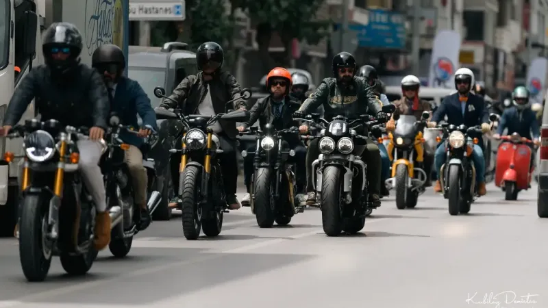 Klasik motor tutkunları İstanbul ve İzmir’i renklendirdi 