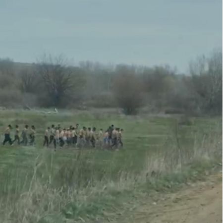 Yarı çıplak gönderdiler