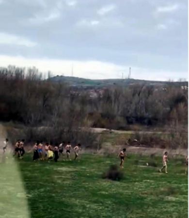 Yarı çıplak gönderdiler