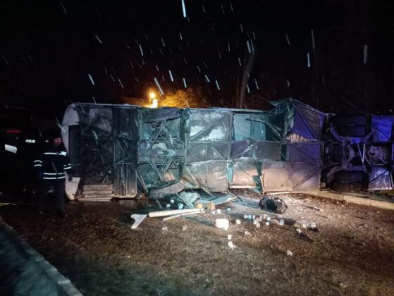 Trafik Kazası Çok Sayıda Yaralı Var Trafik Kazası Çok Sayıda Yaralı Var