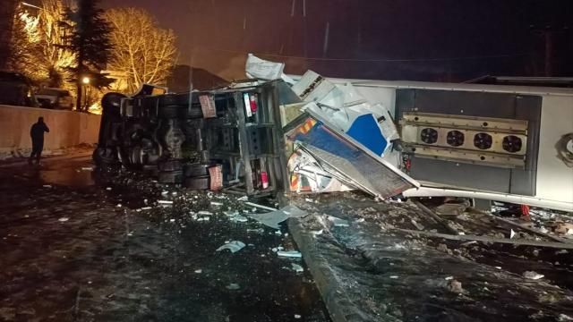 Trafik Kazası Çok Sayıda Yaralı Var Trafik Kazası Çok Sayıda Yaralı Var