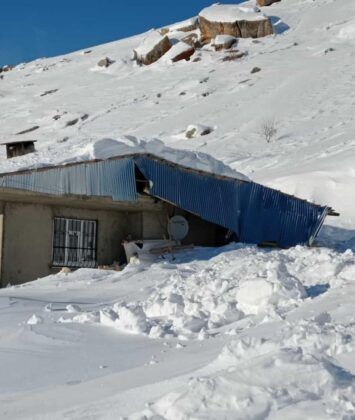 Bahçesaray’da Eve Çığ Düştü
