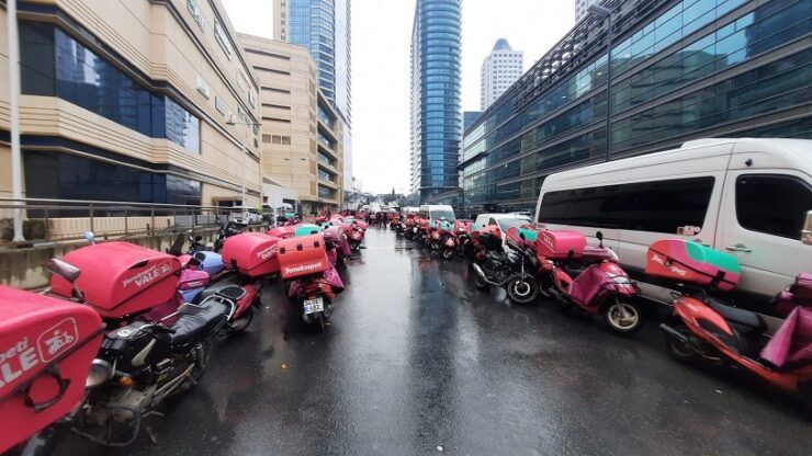 Yüzlerce kurye kontak kapattı!