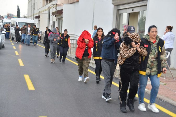 Kocasıyla fuhuş yapması için