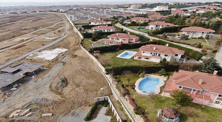 Milyonluk villalarda çökme tehlikesi