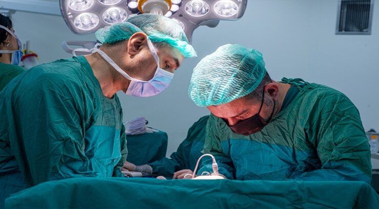 25 cm’LİK DEV TÜMÖRDEN TÜRKİYE’DE KURTULDU!