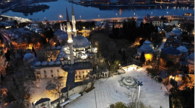 Eyüp Sultan Camii’nde Berat Kandili coşkusu
