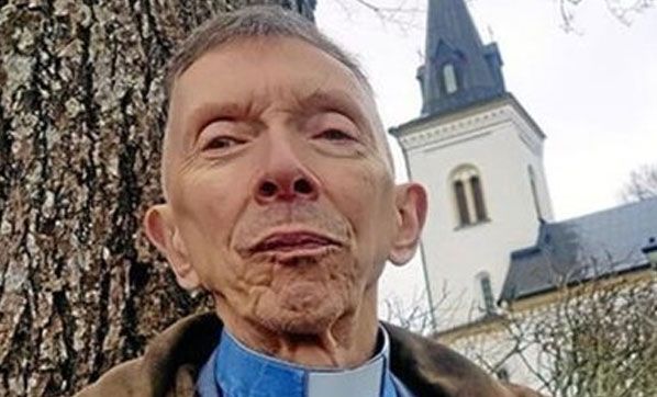 Papaz Müslüman oldu!