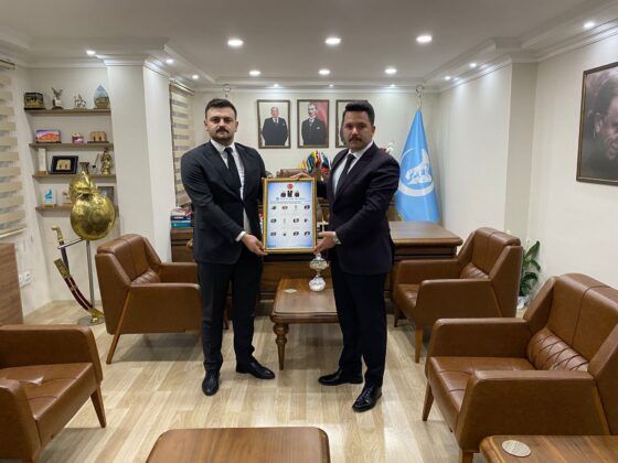 Türk Gençliği Yalnız Değildir