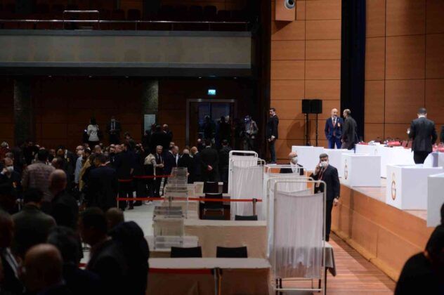 Burak Elmas: ‘ Hocama laf edildiği zaman masaya yumruk vurdum’