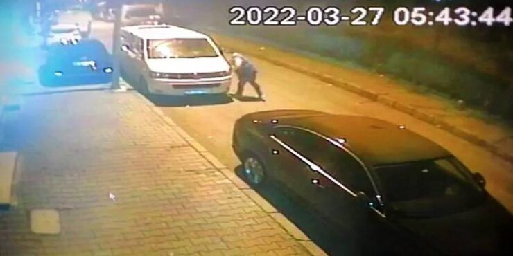 Sultangazi’de bir şahıs 6 aracın lastiklerini patlattı