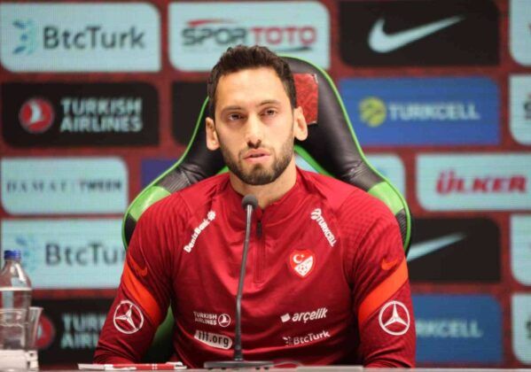Hakan Çalhanoğlu: ‘Burak abinin üzüntüsünü kimse şu an hissedemez’