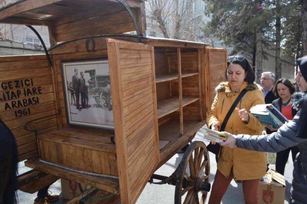 ’Atlı Kütüphane’ ile kitap okumaya dikkat çektiler