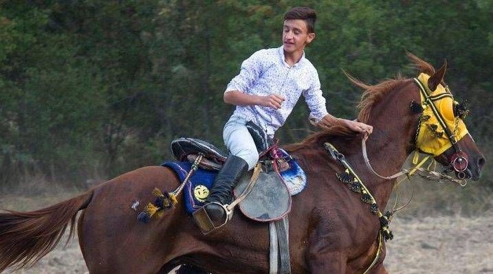 Atların çarpışması sonucu ağır yaralanan genç ciritçi yaşam mücadelesi veriyor