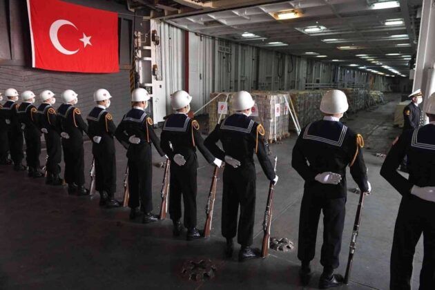 MSB: “81 ton ve 148 plaket yardım malzemesi Beyrut’a ulaştırıldı”