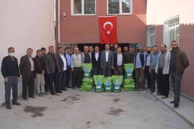 Niksar’da çiftçilere silajlık mısır tohumu dağıtıldı