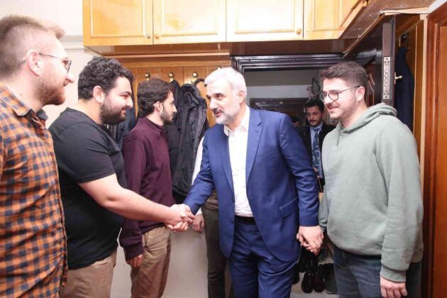 AK Parti İstanbul İl Başkanı Kabaktepe öğrencilerle sahur yaptı