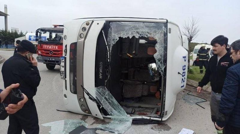 Kocaeli’de 22 kişinin yaralandığı trafik kazasında can pazarı yaşandı