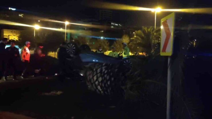 Maltepe’de süratli otomobil yol kenarına fırlayıp takla attı: 4 yaralı