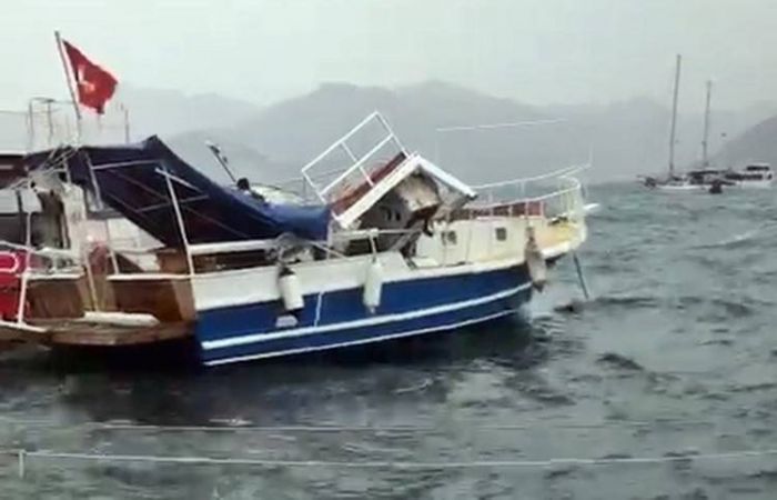 Marmaris’te kuvvetli lodos etkili oluyor