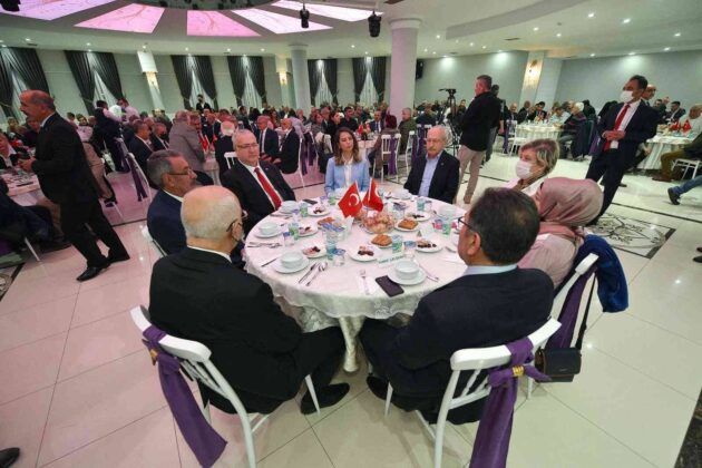 CHP Genel Başkanı Kılıçdaroğlu, emekli emniyet mensuplarıyla iftarda buluştu