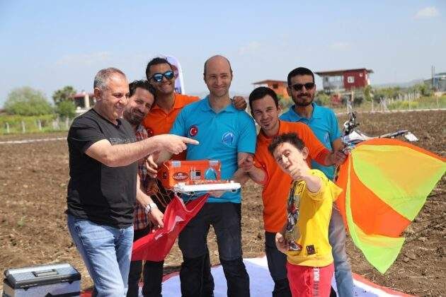 Helyum balonuyla stratosfere boru kebabı yolladı