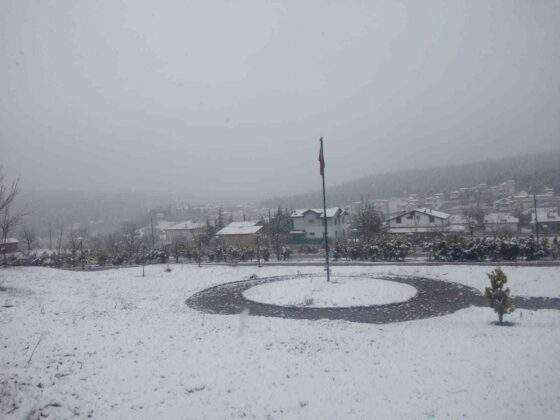 Niksar’a “Nisan karı” yağdı!