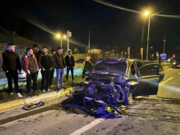 İYİ Partililer kazaya karıştı: 3 yaralı