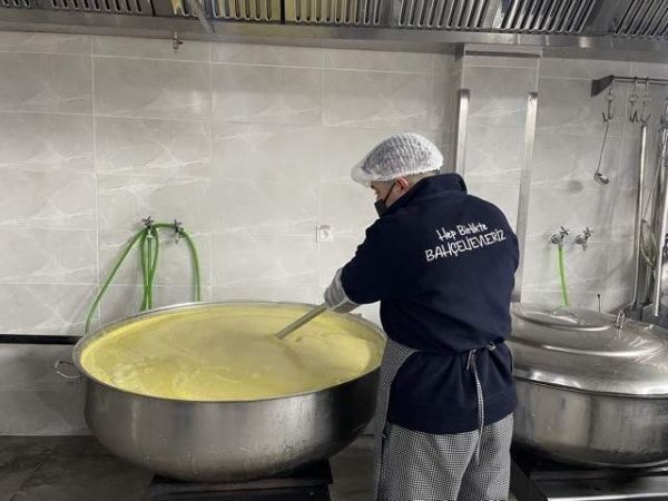 Bahçelievler’de “Alo İftar” hattı ile vatandaşa sıcak yemek