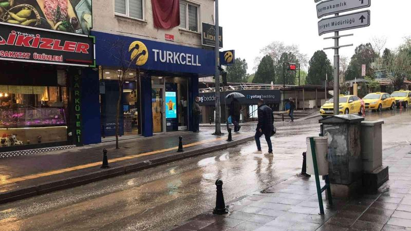 Meteorolojinin sarı kod ile uyardığı Trakya’da beklenen sağanak başladı