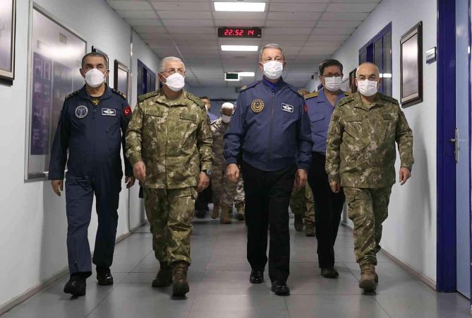 Mehmetçik Irak’ın kuzeyindeki terör yuvalarına yönelik Pençe Kilit Operasyonu’nu başlattı