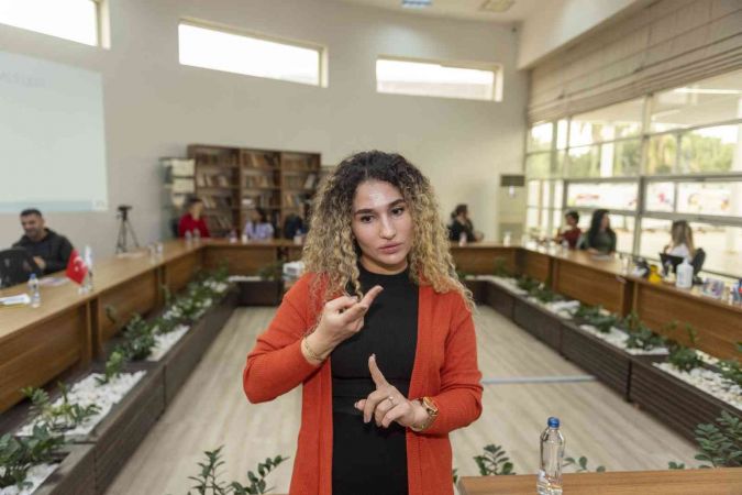 Büyükşehir Belediyesi personeli işaret dili öğreniyor
