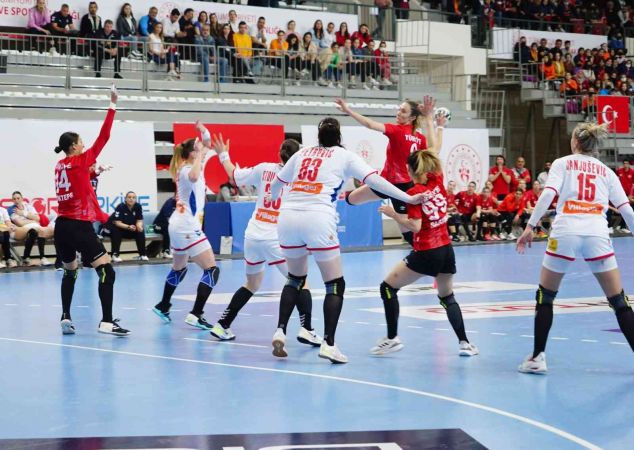 2022 Avrupa Şampiyonası Elemeleri: Türkiye: 30 – Sırbistan: 36