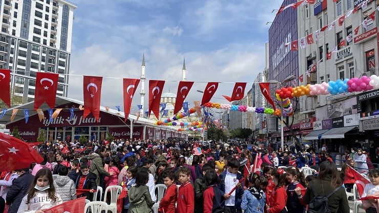 Esenler’den dünya liderlerine barış ekmeği