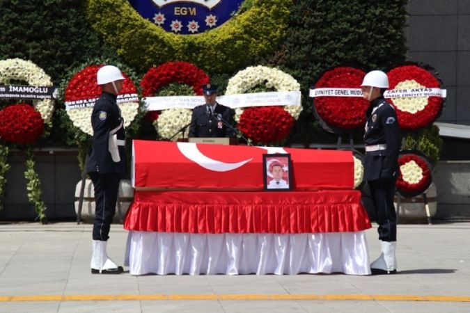Şehit polis memuru için İstanbul İl Emniyet Müdürlüğü’nde tören düzenlendi