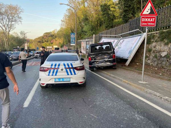 Sarıyer’de İETT otobüsü dehşet saçtı, yokuş aşağı kayan otobüs önüne gelen 15 aracı biçti
