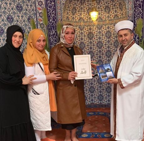 Savaştan kaçarak sığındığı Almanya’da müslüman olan 4 çocuk annesi Ukraynalı kadın ‘Ayşe’ ismini aldı