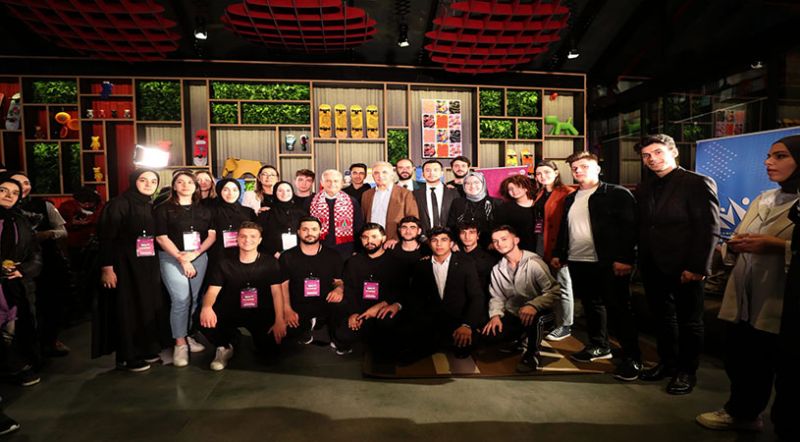 BİNALİ YILDIRIM ÜMRANİYE’DE GENÇLERLE BULUŞTU