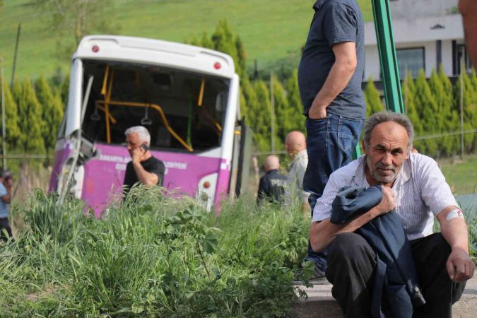 Durakta yolcu indirirken dehşeti yaşadılar: 11 yaralı