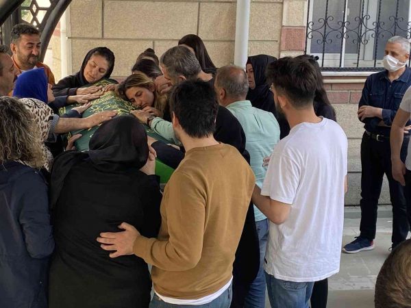 Bursa’daki uçak kazasında ölen eğitmen pilot Otkum son yolculuğuna uğurlandı