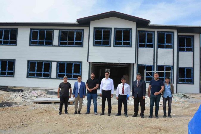 Depreme dayanıksız olduğu için yıkılan okulun yeni binası tamamlanmak üzere