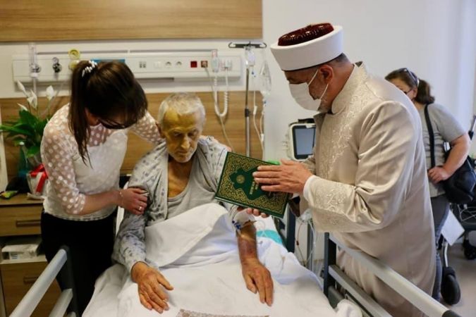 Ukrayna uyruklu 62 yaşındaki adam hastane odasında Müslüman oldu