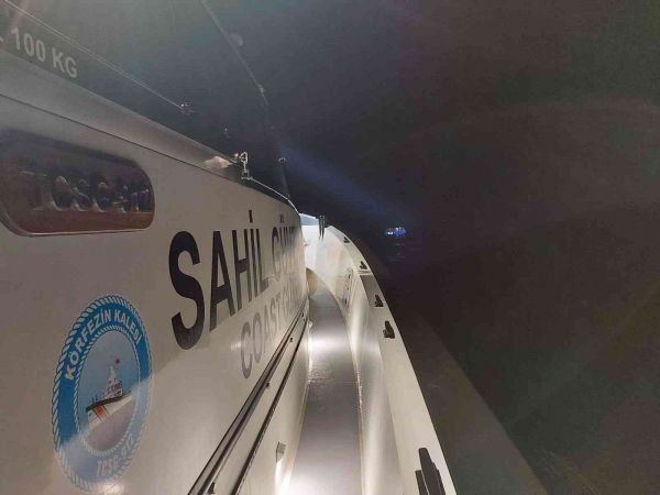 İzmir açıklarında 29 düzensiz göçmen yakalandı