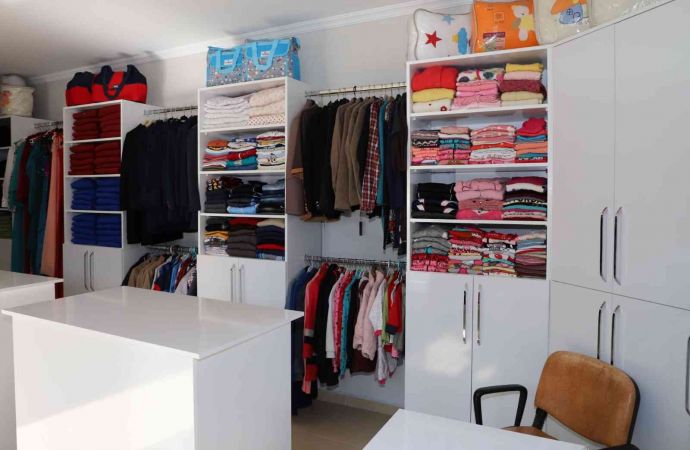 İhtiyaç sahiplerinin bayramlıkları Turgutlu Belediyesinden